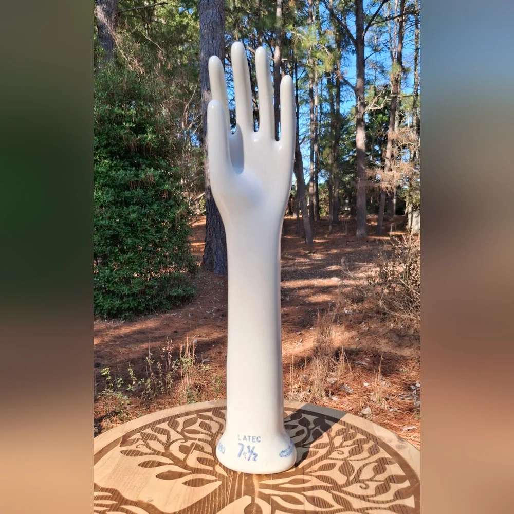 Vintage 1990 Imperial Porcelain Trenton NJ 15.5 Inch Porcelain 7.5 Glove Mold